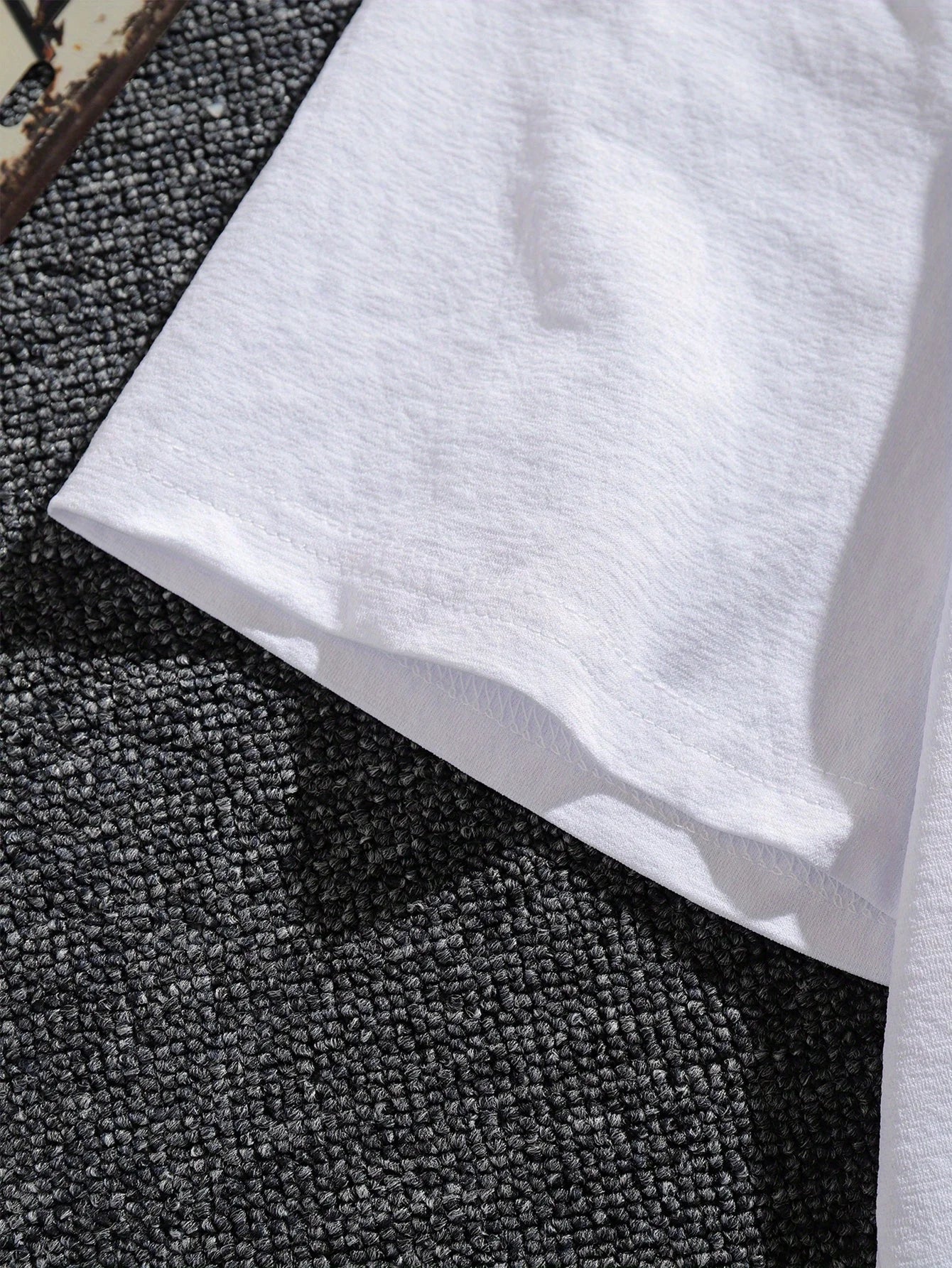 JEFF KNOWS EVERYTHING Graphic Print T-Shirt For Men, Casual Crew Neck Short Sleeve Tee, Summer Collection, Machine Washable